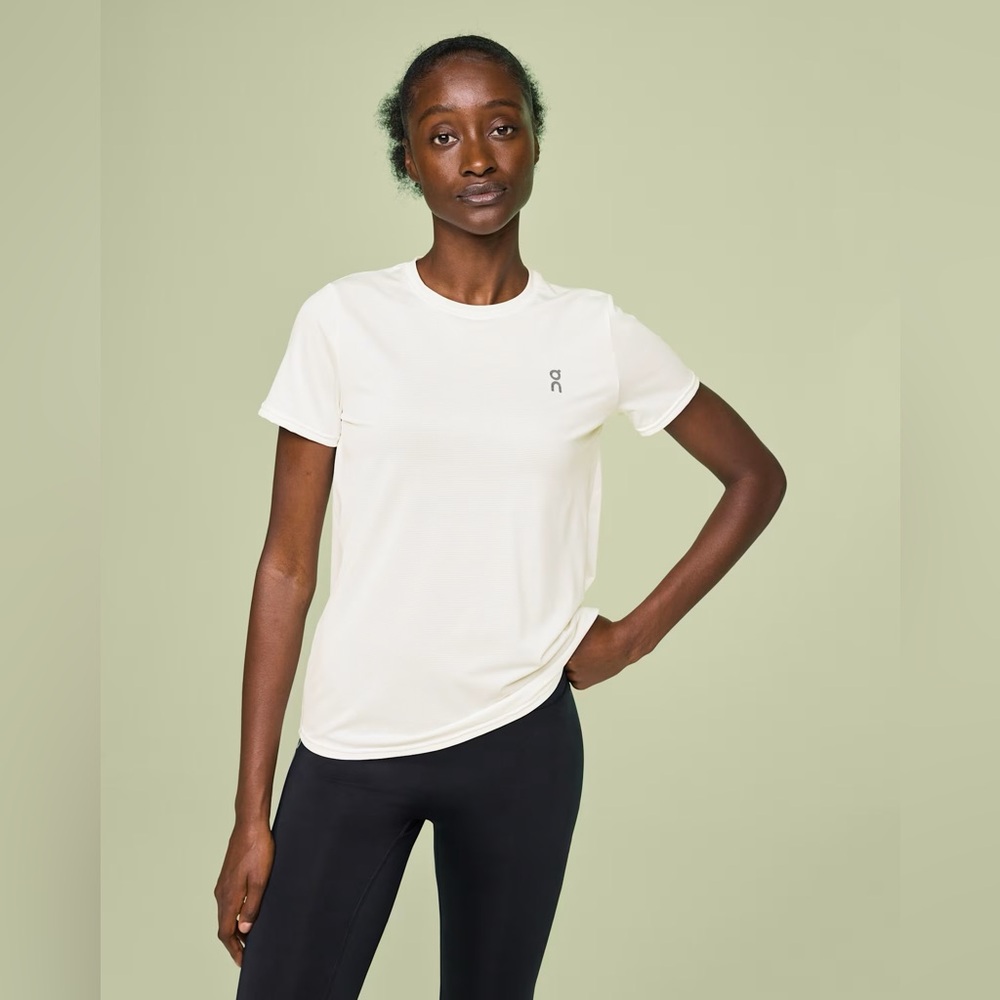 Run On Clouds Core T white Size M - NWT